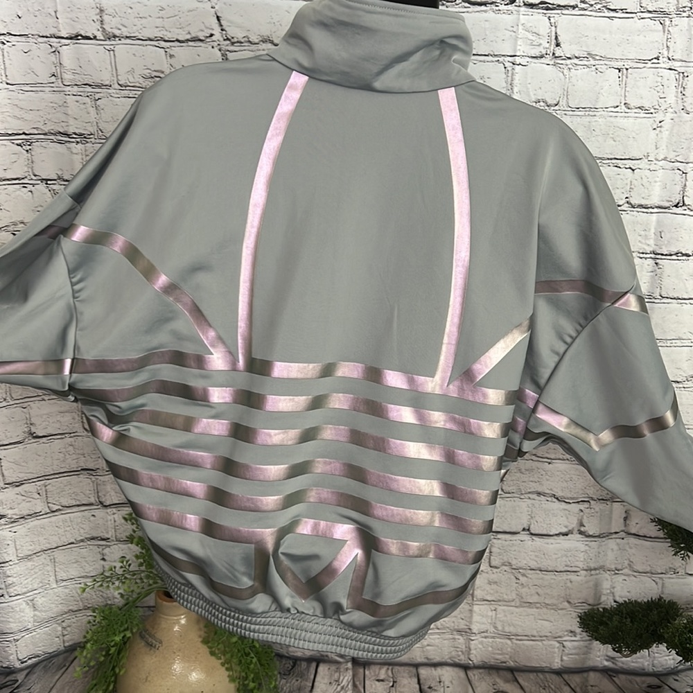 Adidas size M grey track jacket with iridescent logo/design - Picture 3 of 5